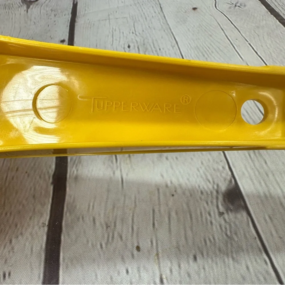 vtg retro Tupperware bright Yellow 1 qt Colander strainer double pour